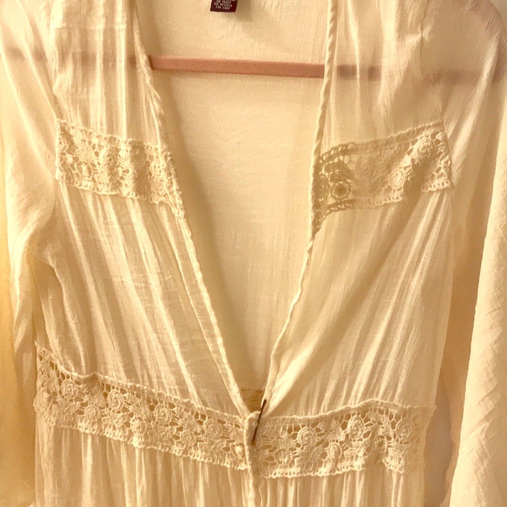 Cream lace Rue 21 duster💕